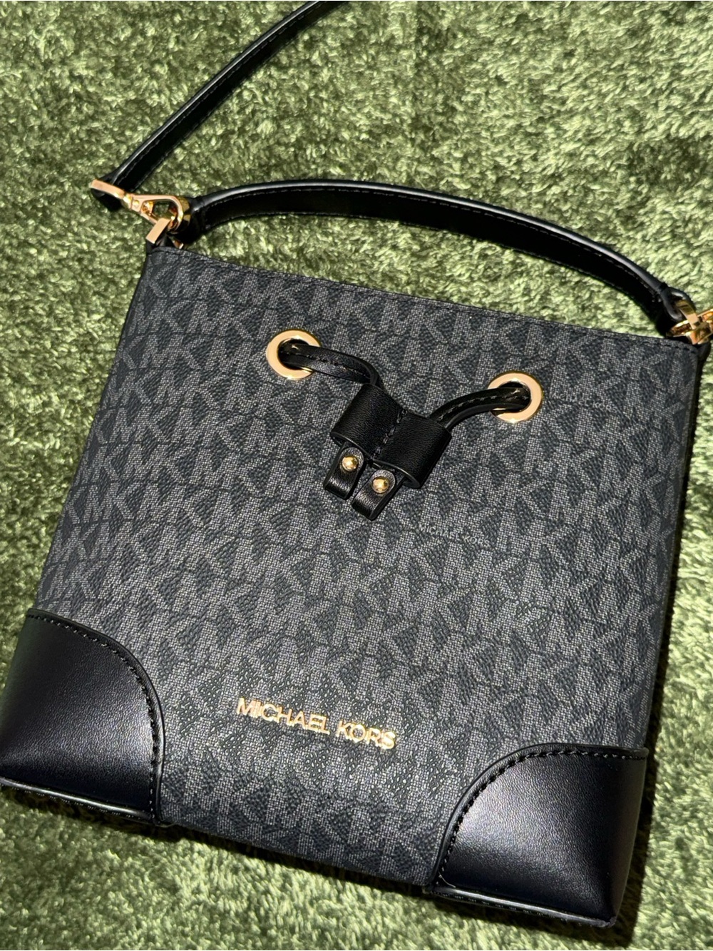 Michael Kors Bucket Bag - Picture 3 of 5